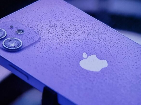 musique de la pub iPhone 12 mauve