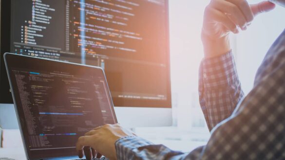 développeur utilise des langages de programmation développement informatique