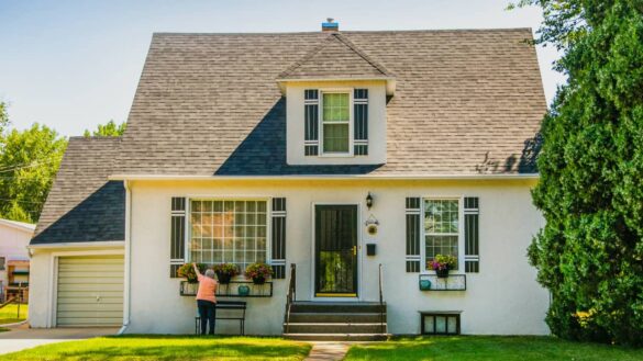 maison avec une porte d