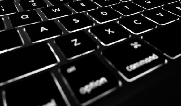 Comment activer l'éclairage du clavier Mac ?
