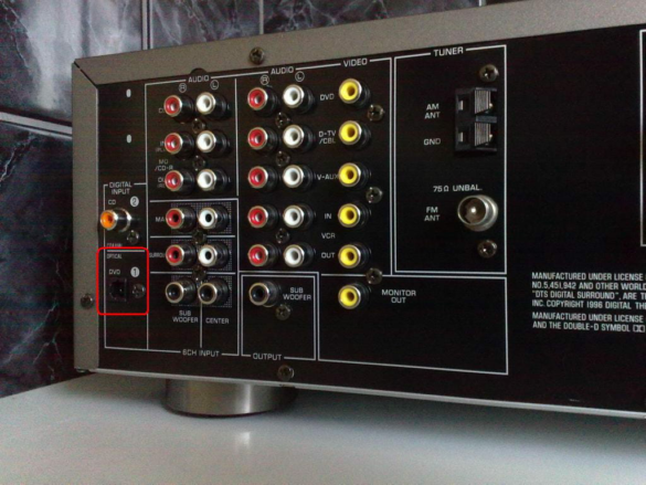 Comment brancher un vieil ampli sur une nouvelle télé ?