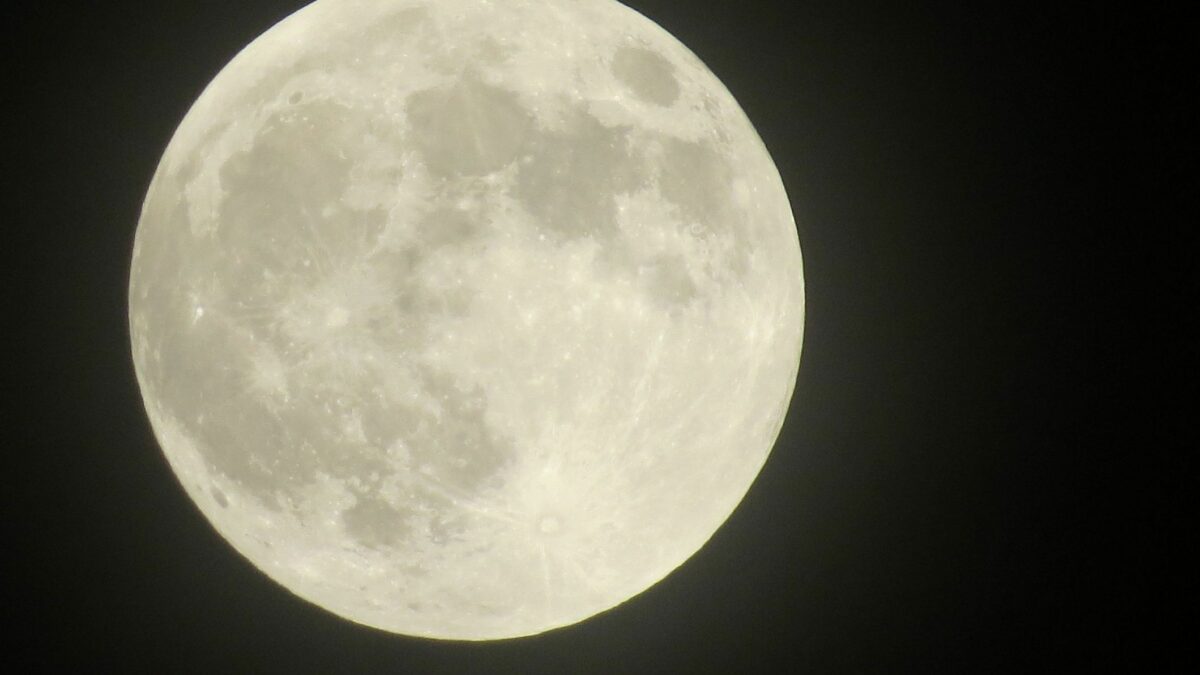 Comment calmer bébé pleine lune ?