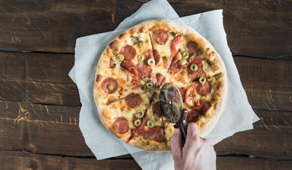 Comment couper une pizza en 7 ?