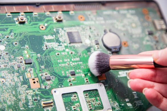 Comment nettoyer un circuit électronique ?