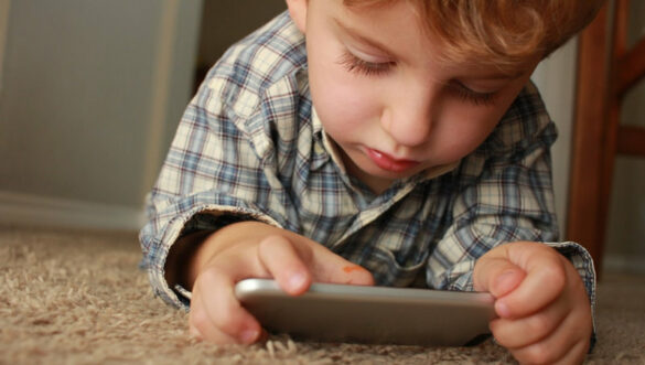 Comment surveiller le portable de mon fils gratuitement ?