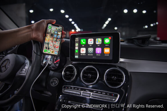 Does 2017 Mercedes have Apple CarPlay?