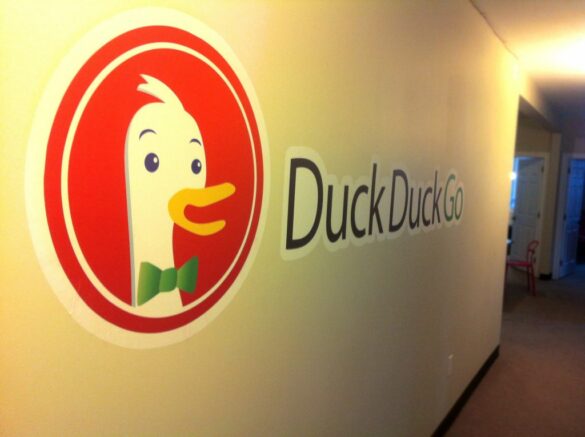 Is DuckDuckGo a dark web browser?