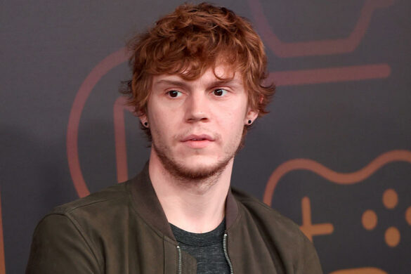 Is Evan Peters single 2021?