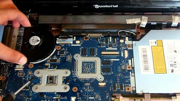 Où se trouve la carte graphique d'un PC portable ?