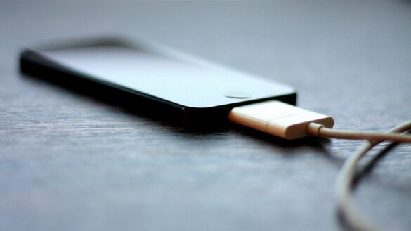 Pourquoi il ne faut jamais charger son téléphone la nuit ?