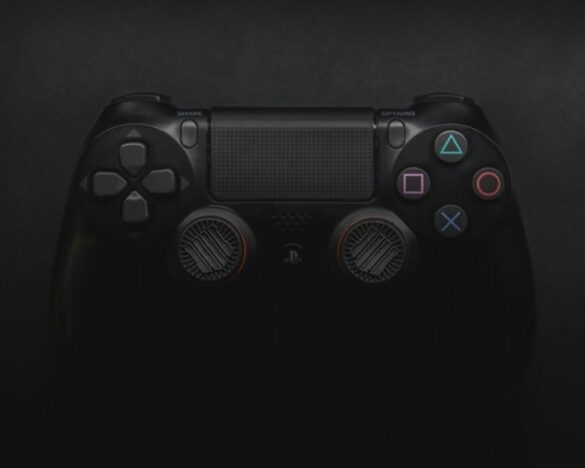 Pourquoi ma manette PS4 clignote blanc ?