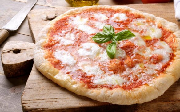 Quelle est l'origine du mot pizza ?